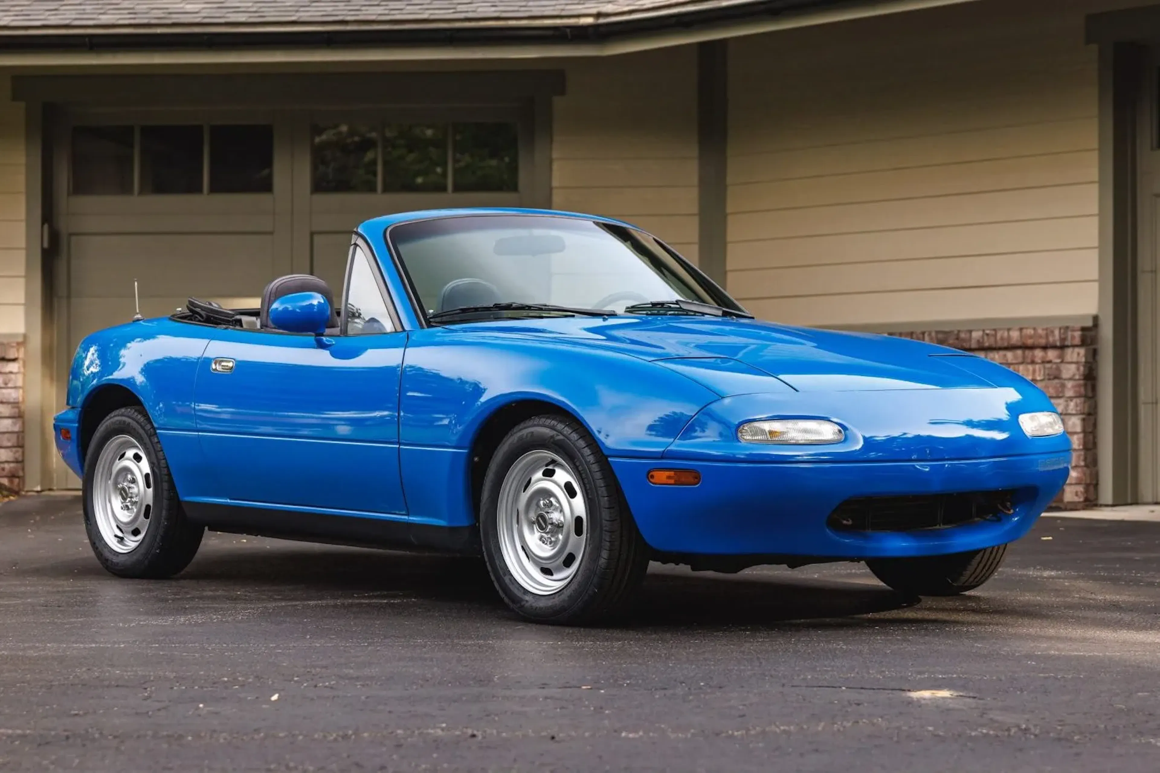 1996 Mazda MX-5 Miata VIN JM1NA3531T0710567 | Hagerty Valuation Tools®